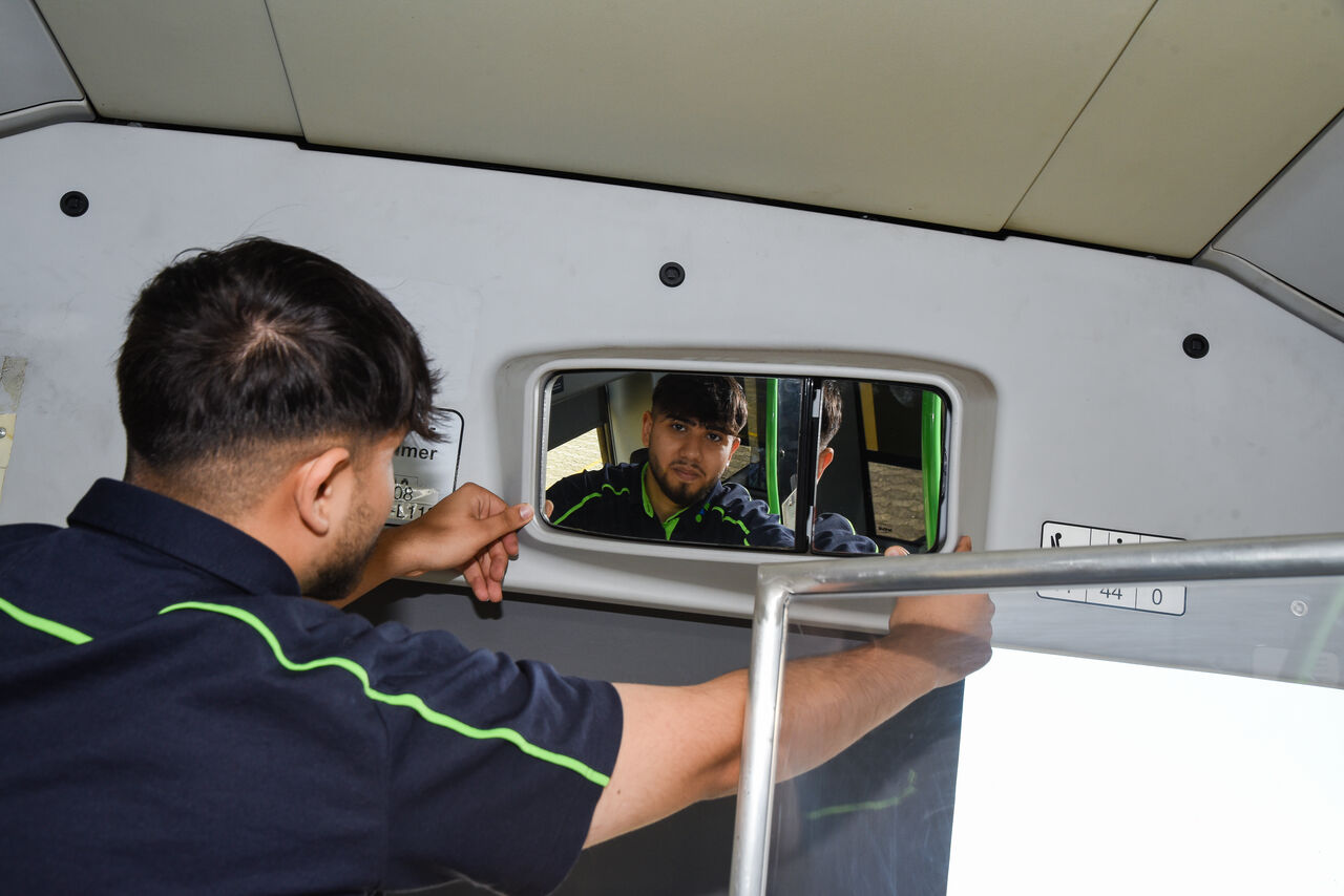 Du fährst und überwachst unsere Busse im Linienverkehr.