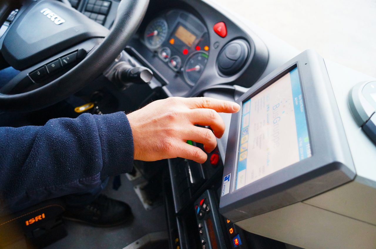 Du fährst und überwachst unsere Busse im Linienverkehr. Außerdem gewährleistest du, dass unsere Fahrgäste ihr Ziel pünktlich und sicher erreichen.
