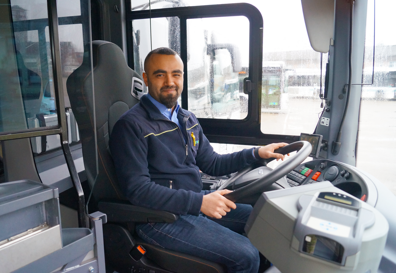 Wende bei Fahrgastnachfragen dein Wissen über Tarif- und Linienkenntnisse im Kundenservice und in der Kundenberatung an, das du bei uns gelernt hast.