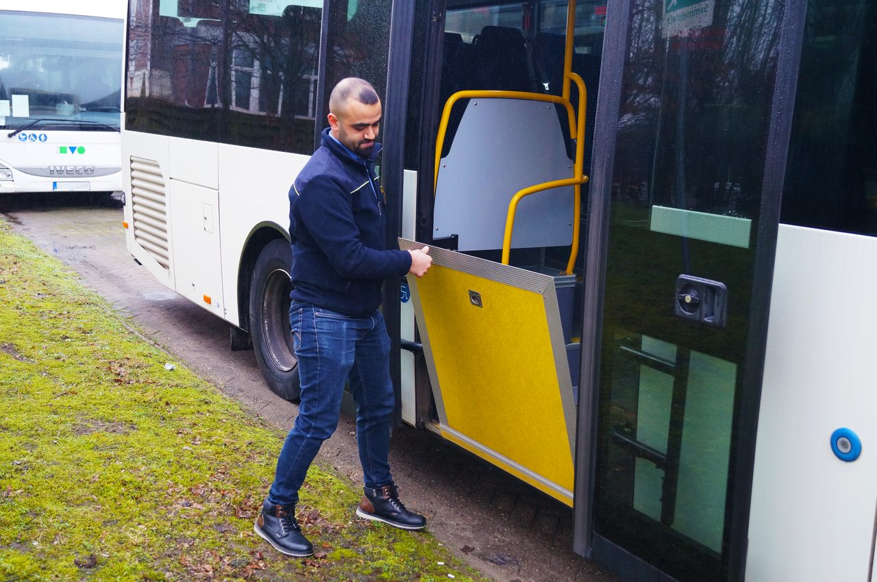 Lerne grundlegende Fahrzeugkenntnisse zur Sicherstellung der Betriebs- und Einsatzbereitschaft unserer Fahrzeuge kennen.